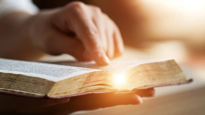 Kinh Thánh là gì và tại sao Kinh Thánh lại quan trọng đến vậy?