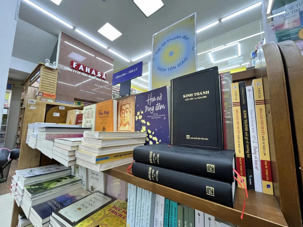 100 năm biên dịch Kinh Thánh: Đóng góp vào sự giàu mạnh của tiếng Việt